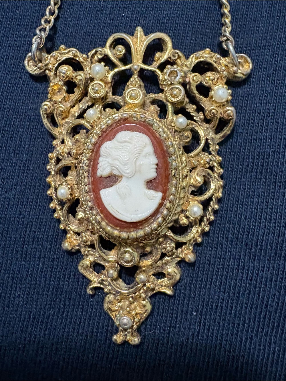Vintage-Inspired Gold Cameo Pendant Necklace - White & Coral